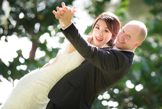 Thủ tục gia hạn thẻ tạm trú cho người nước ngoài kết hôn với người Việt Nam